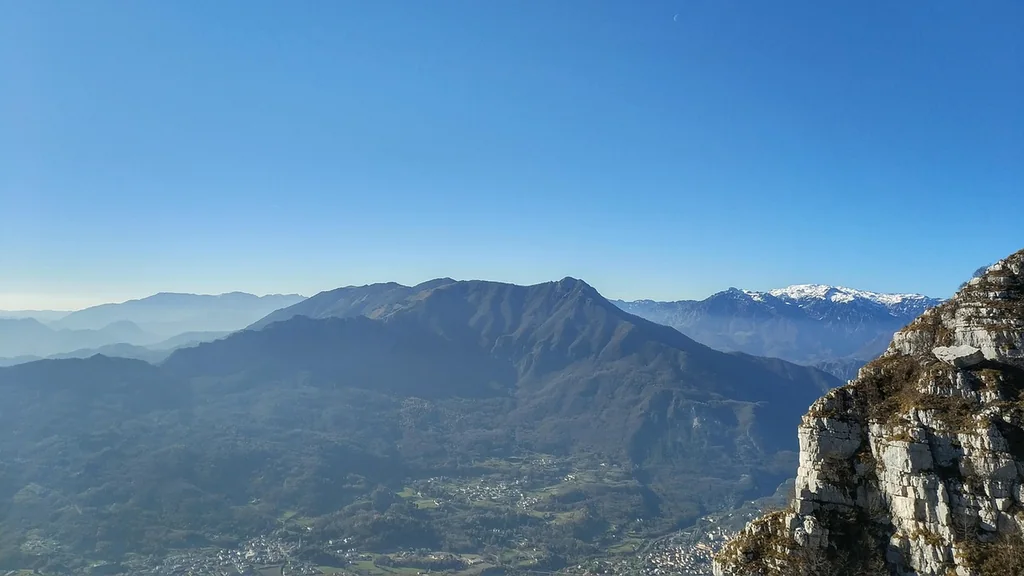 I portici di Monte Berico durante una salita a piedi d'autunno