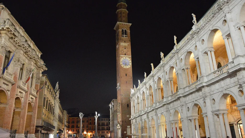 Piazza dei Signori a Vicenza durante una serata di eventi