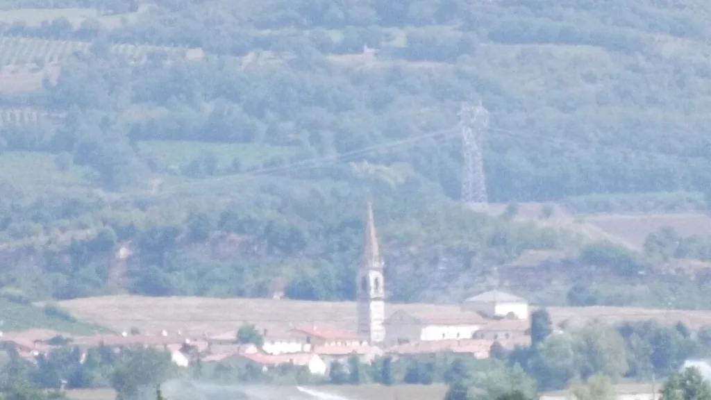 Paesaggio dei Colli Berici con campagna e rilievi nel Vicentino