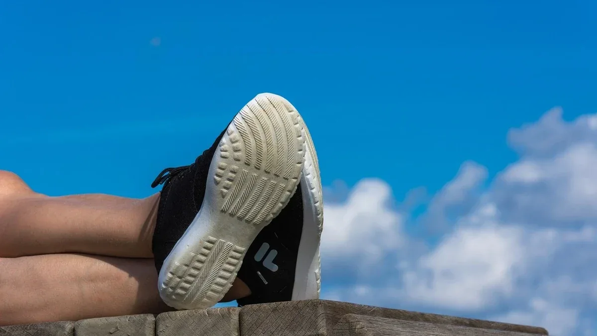 Suola delle scarpe da camminata: come scegliere il battistrada in base al fondo