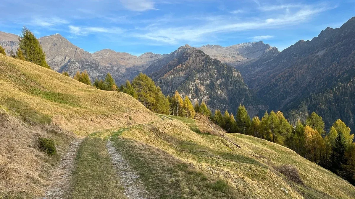 Sentiero breve ma ripido o lungo e pianeggiante: come confrontare due percorsi
