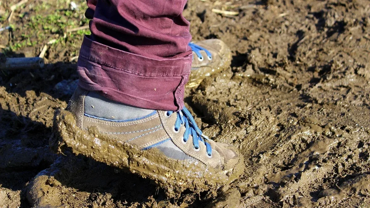 Come pulire i bastoncini dopo una camminata su terreno fangoso